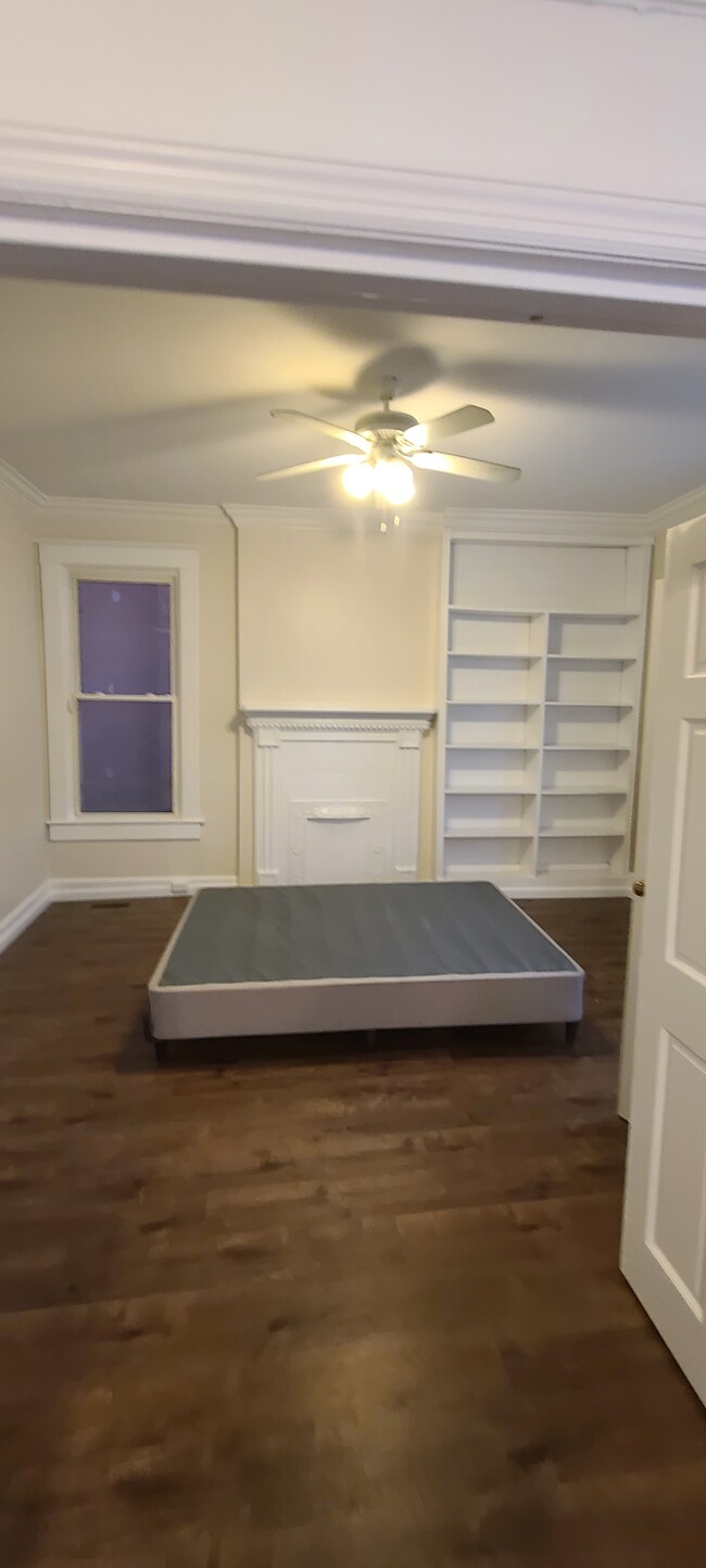 large bedroom downstairs approximately 13x14 feet - 711 Magnolia St