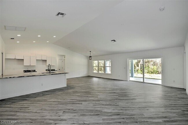 Foto del edificio - 133 Corry Ave S