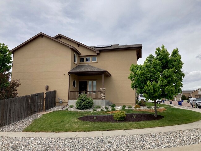 Building Photo - 5 Bed 3.5 Bath 3 Car Garage with AC