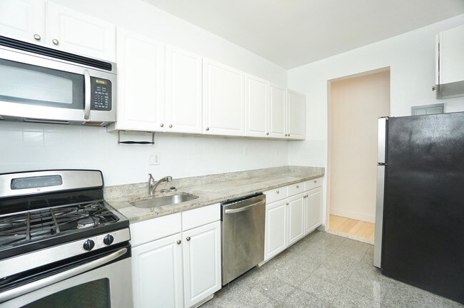 Building Photo - 974 St Nicholas Ave