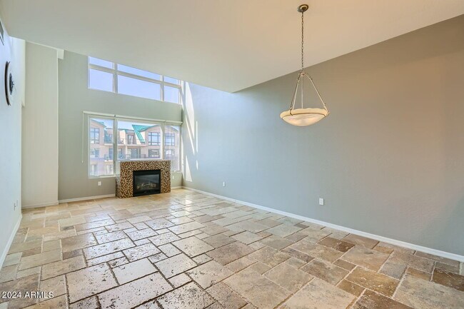 Building Photo - 17 W Vernon Ave