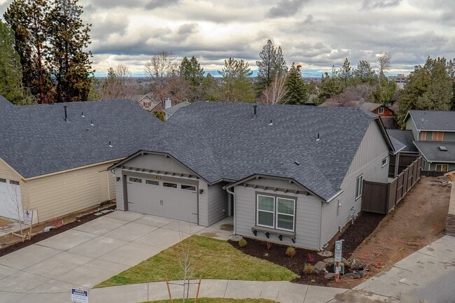 Building Photo - 1746 NE Janice Way