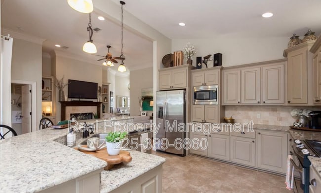 Building Photo - 9462 Country Lake Dr