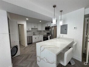 Building Photo - 1800 Collins Ave