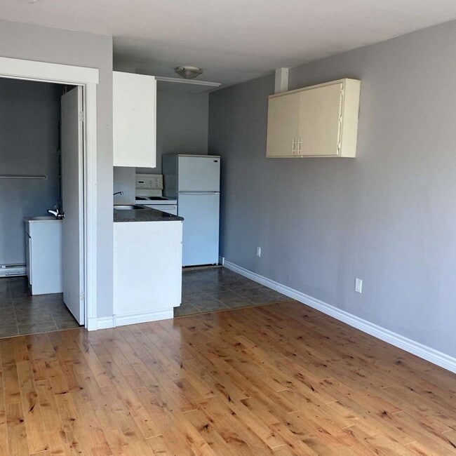 Building Photo - 140 Church Ave