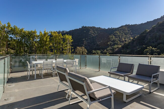 Building Photo - 1700 Benedict Canyon Drive