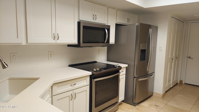 Building Photo - 2426 E Palo Verde Dr