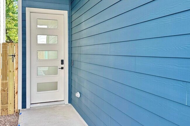 Building Photo - 2054 Johanna Crk Dr