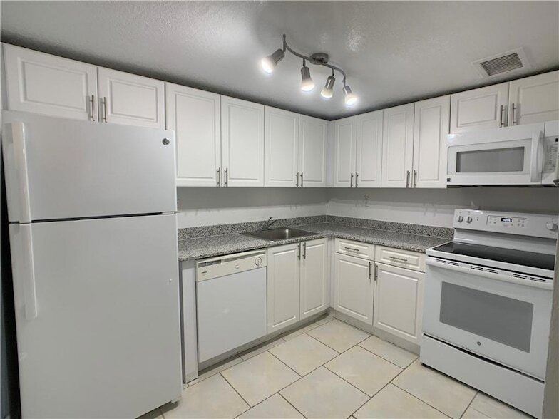 Primary Photo - 9357 SW 77th Ave