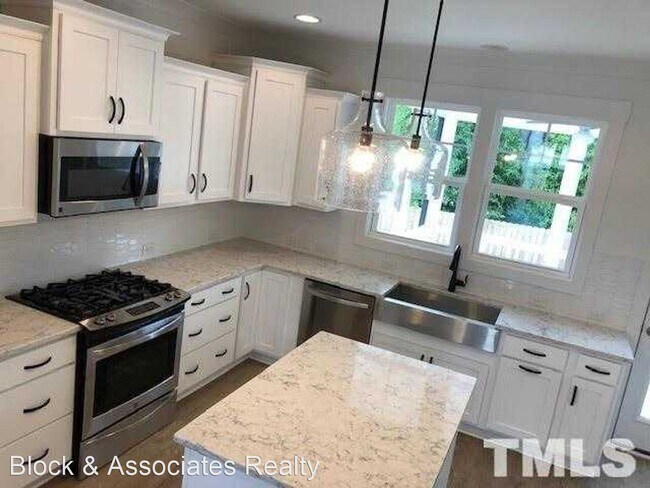 Foto del edificio - 5 br, 2.5 bath House - 915 Olive St