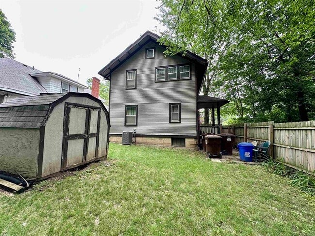 Building Photo - 3 Bedroom 1 Bathroom