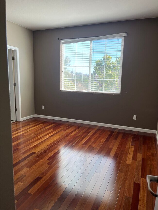 Foto del edificio - $3990 / GORGEOUS 3 BEDROOM HOME IN ARDENWO...