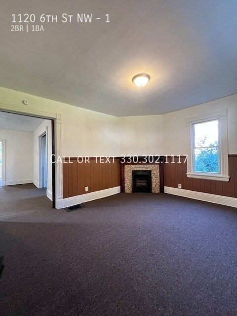 Foto del edificio - Spacious 2 bedroom first level apartment -...