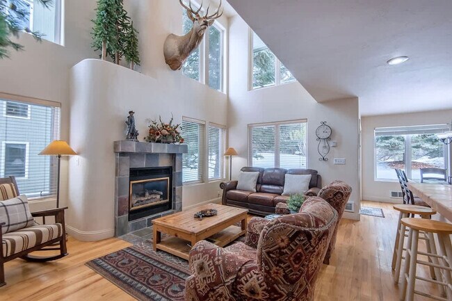 Foto del edificio - 532 Shadow Brook Ln