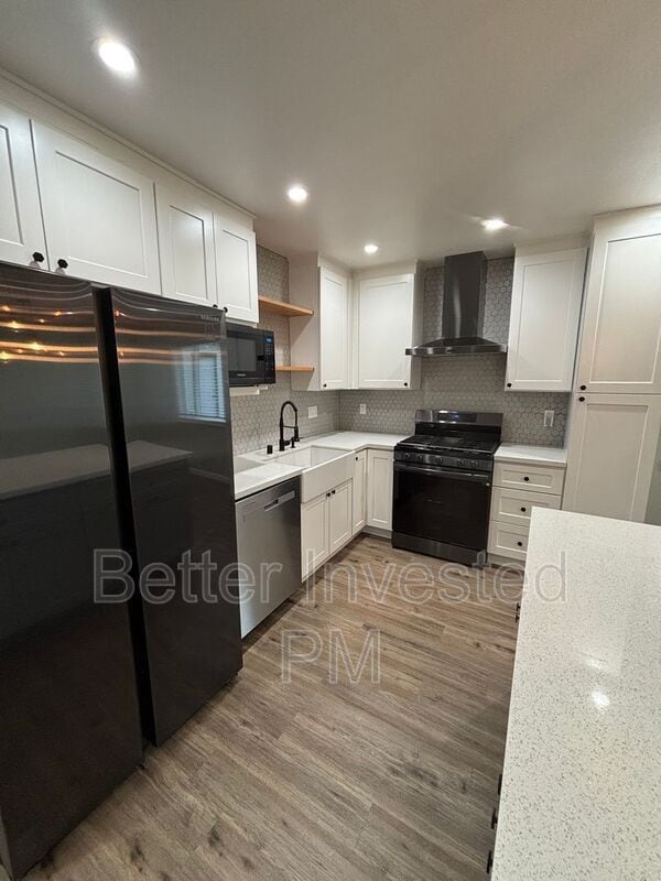 Building Photo - 401 W Sierra Ave