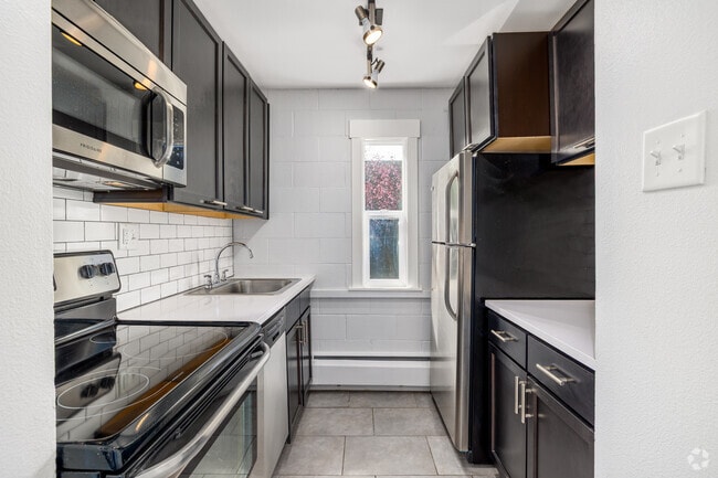 1BR, 1BA - 690SF - Kitchen - Parker off Pearl - Historical Access