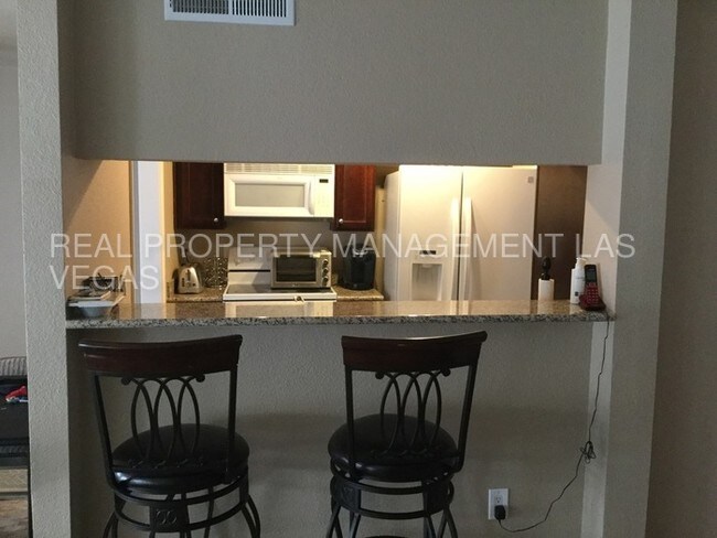 Building Photo - 769 Oakmont Ave