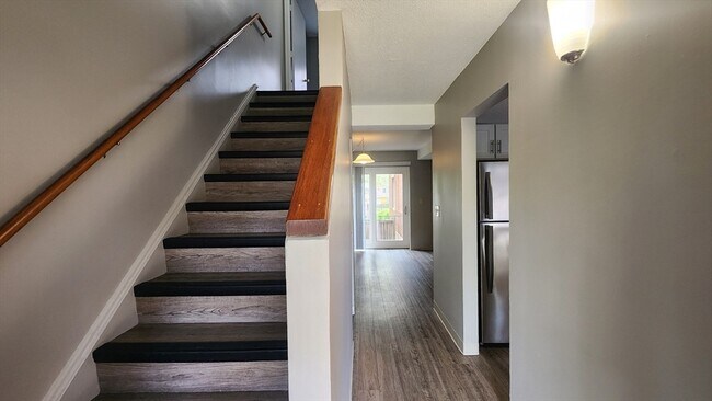 Building Photo - 10 Westwind Rd