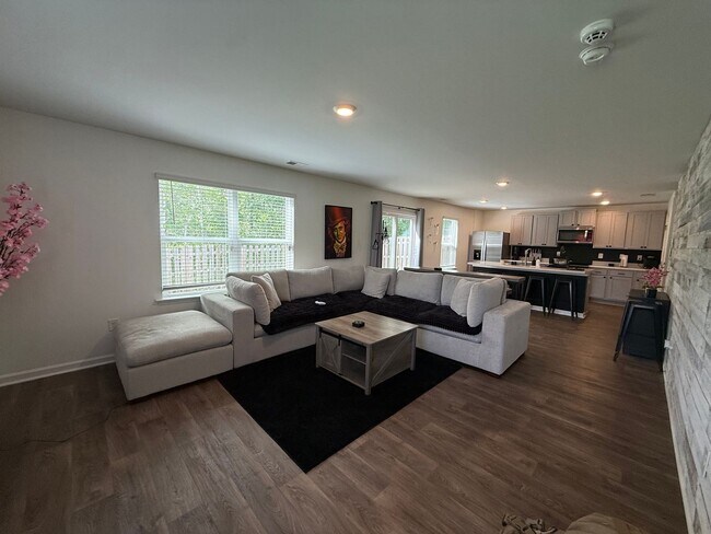 Foto del edificio - Fully Furnished - Move in Ready - Less than 12 month lease in SNEADS FERRY