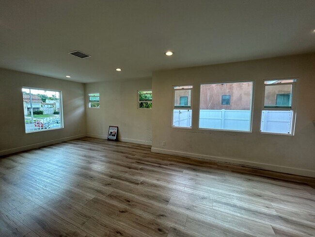 Foto del edificio - 2127 S Sycamore Ave