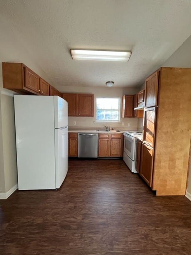Building Photo - 3 Bedroom, 2 bathroom in Nicholasville!