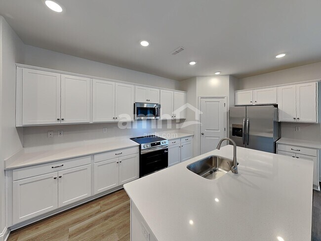 Foto del edificio - 5014 Twin River Dr