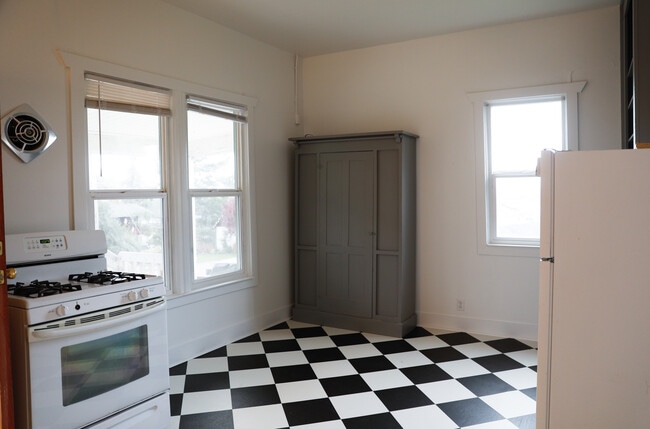 newly painted and remodeled kitchen - 2622 McCarver St