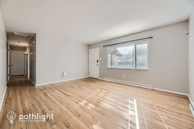 Building Photo - 984 S Vivian Ct