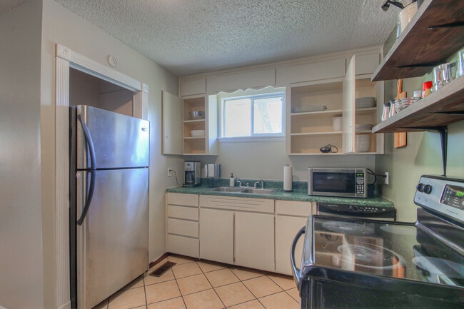 Building Photo - 2711 Glen Oaks Dr