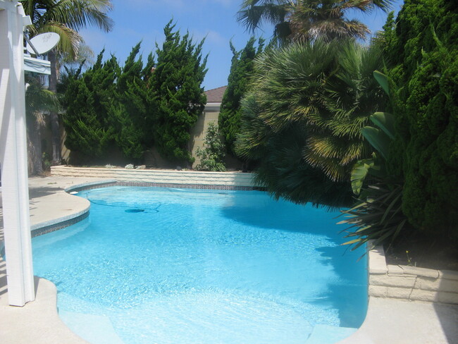 Foto del edificio - 4bed 2 ba 3 car with pool Beautiful Oceanw...