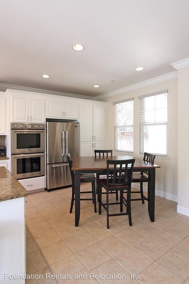 Building Photo - 4 White Oak Way