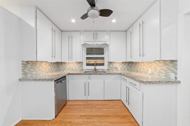 Foto del edificio - 4415 Merwin St