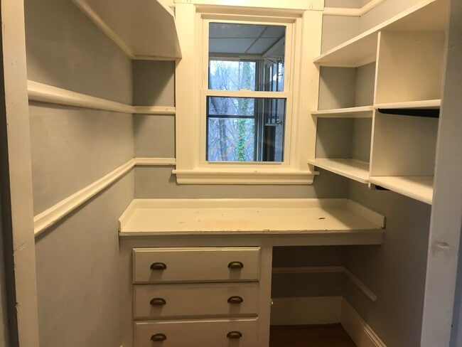 Large kitchen pantry - 9 Coniston Rd