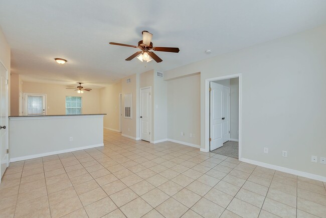 Building Photo - 2 Bed + 2 Bath - Spacious Floorplan B