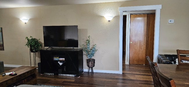 Building Photo - 1212 S 101st St