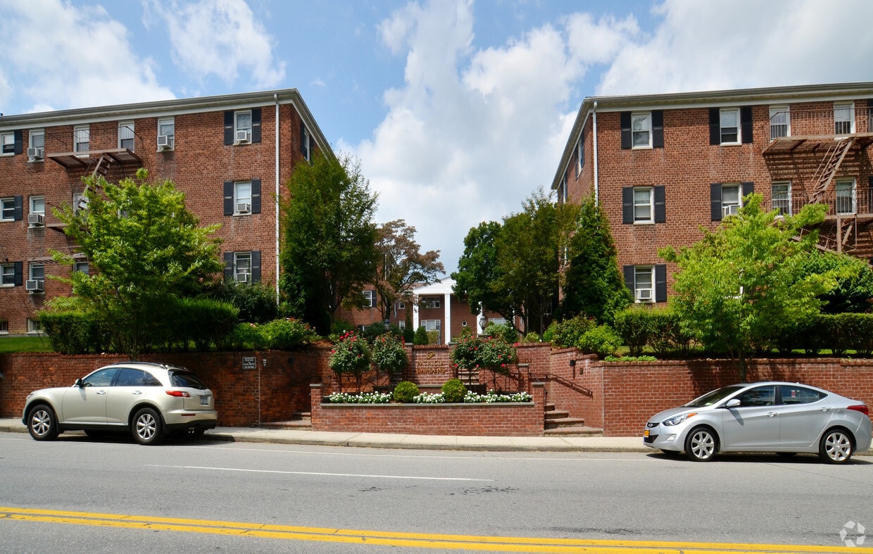 Primary Photo - Patricia Apartments
