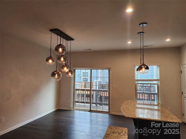 Foto del edificio - 1229 Queen Lyon Ct