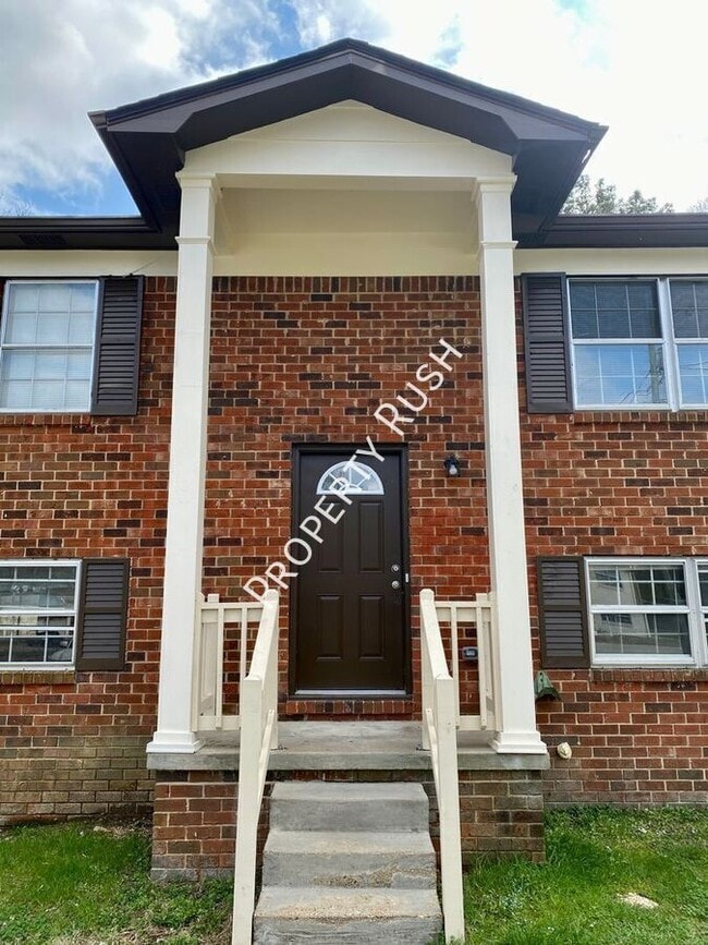 Building Photo - 922 Delores Dr