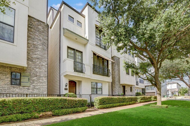 Building Photo - Luxurious Home with Stunning Houston Skyli...