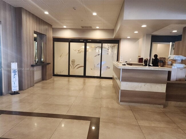 Foto del edificio - 3701 N Country Club Dr