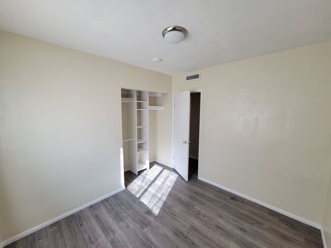 Building Photo - 1098 Rose Ave
