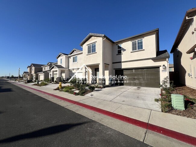 Foto del edificio - Updated Lincoln 4bd/2.5ba House With 2 Car...