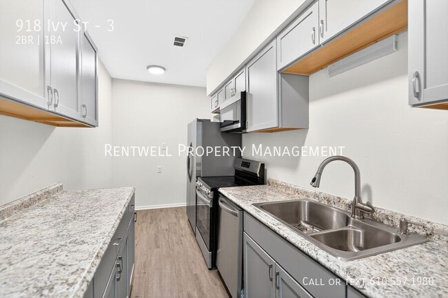 Building Photo - 918 Ivy St