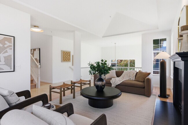 Foto del edificio - 15 Aaron Dr