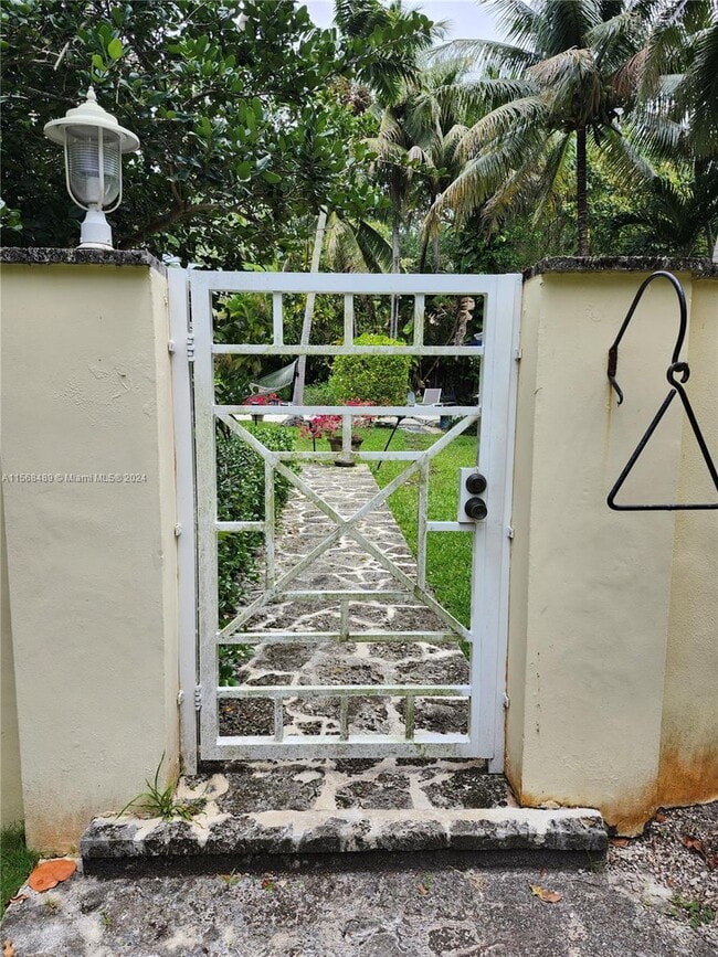 Building Photo - 3580 Royal Palm Ave