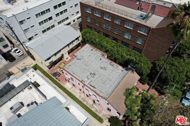 Foto del edificio - 137 S Rexford Dr