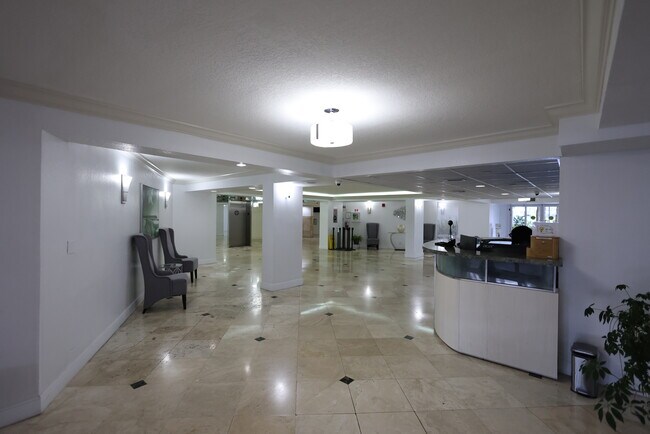 lobby - 1000 Parkview Dr