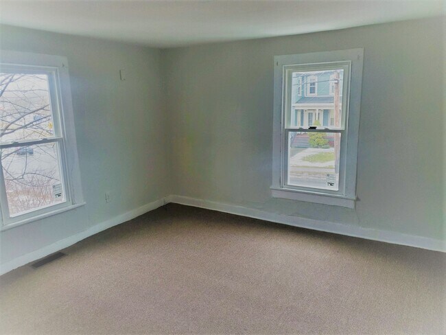 Building Photo - 57 N Chestnut St