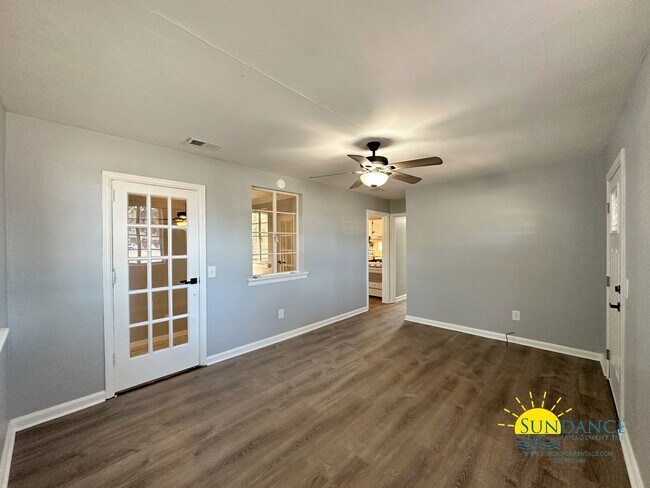 Building Photo - Charming 3-Bedroom Home Near Gardners Beach!