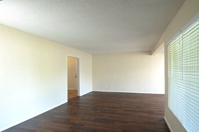Building Photo - 2623 W Morten Ave